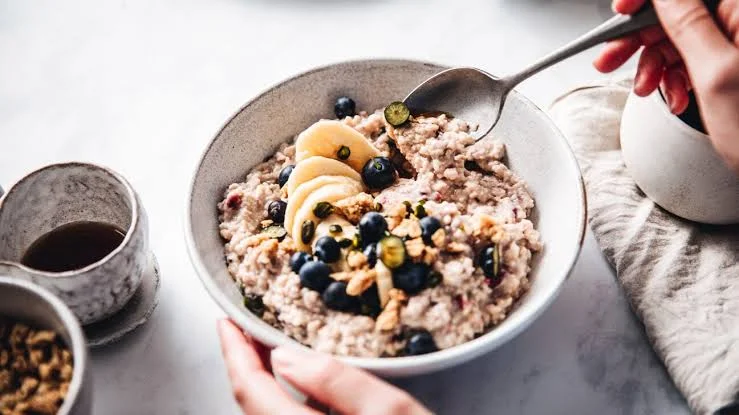 Hormonal health and weight management through evidence-based nutrition and healthy lifestyle habits